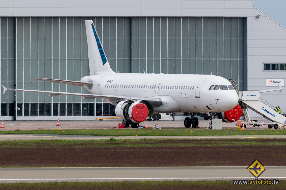 Airbus A320-214